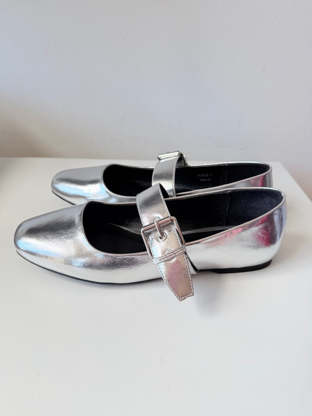 DV by Dolce Vita Millie Silver Mettalic Buckled Ballet Flats Size 7 New