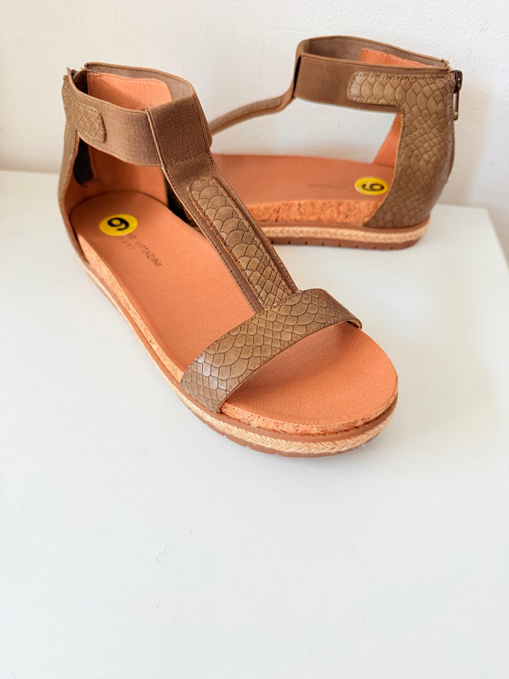 Adrianne Vitadini T Strap Green Brown Snakeskin Embossed  Sandals Size 9