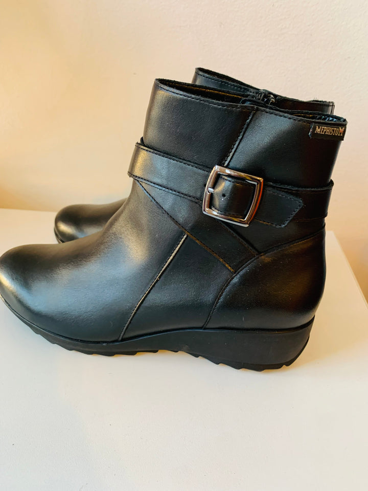 Mephisto Avril Bootie in Black Leather Size 8