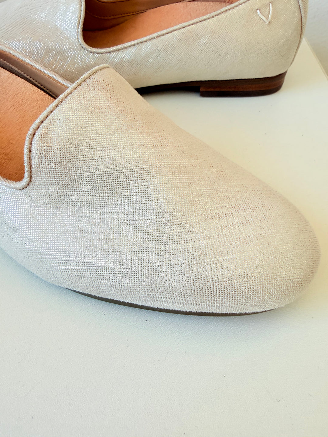 Vionic Willa II In Light Silver Shimmer Mettalic Size 6 Wide New