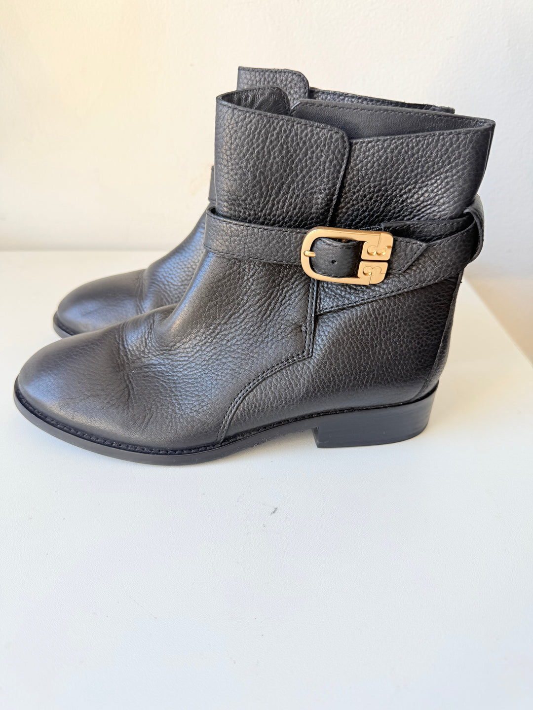 Tory Burch Black Tumbled Leather Brooke Gold Logo Boots Size 6