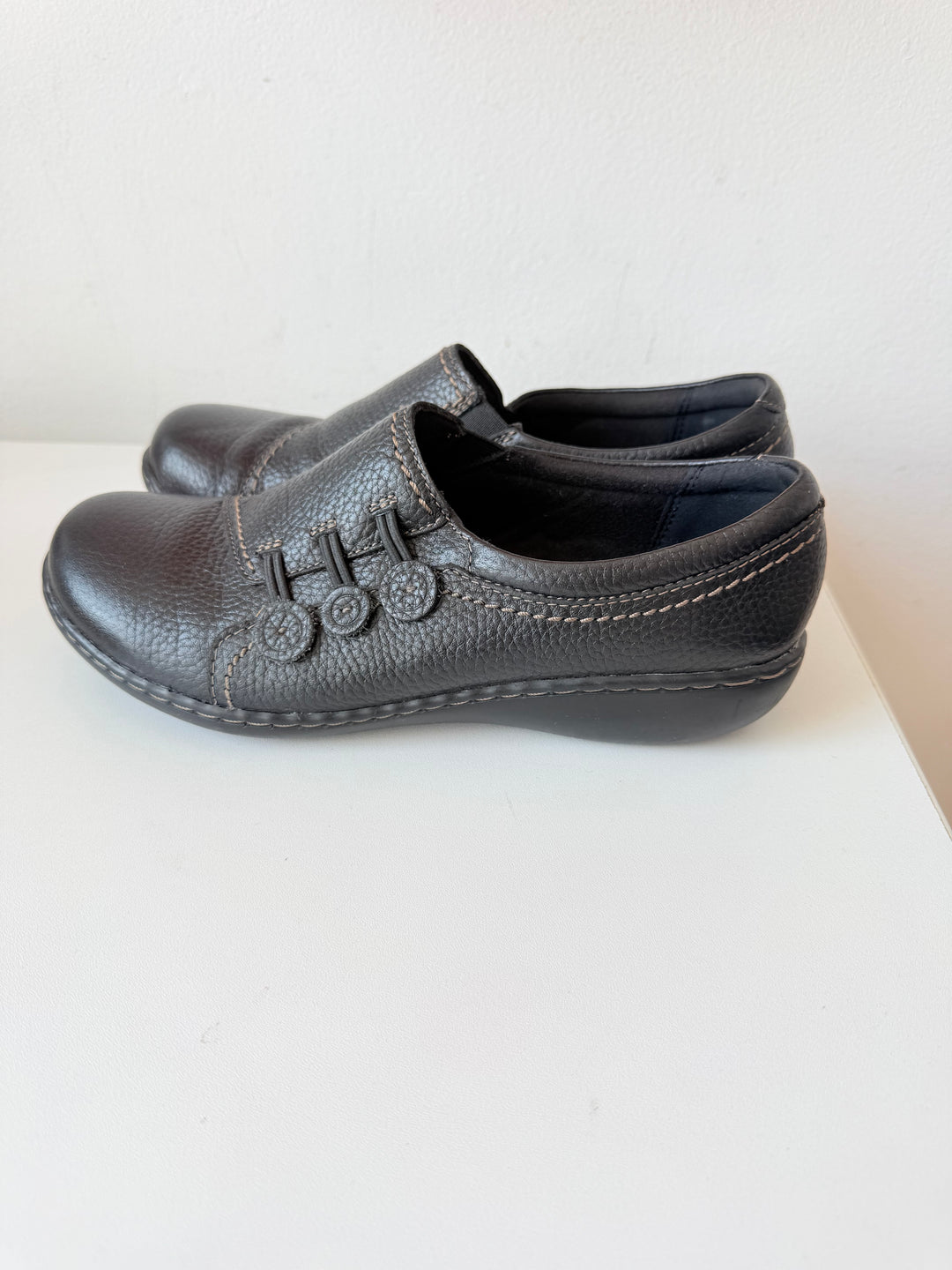 Clark’s Ashland Effie Slip On Black Leather Pebble Grain Flats Size 8