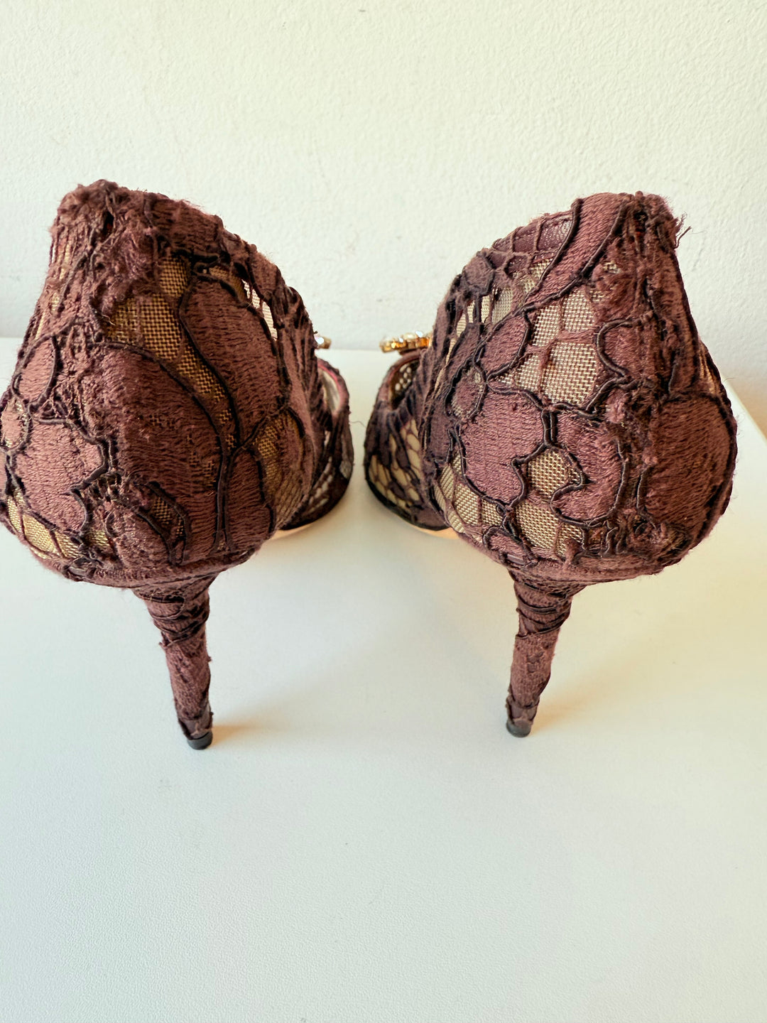 Dolce & Gabbana Taormina Burgundy Lace Pumps With Swarovski Crystal Brooch Detailing  Size 41