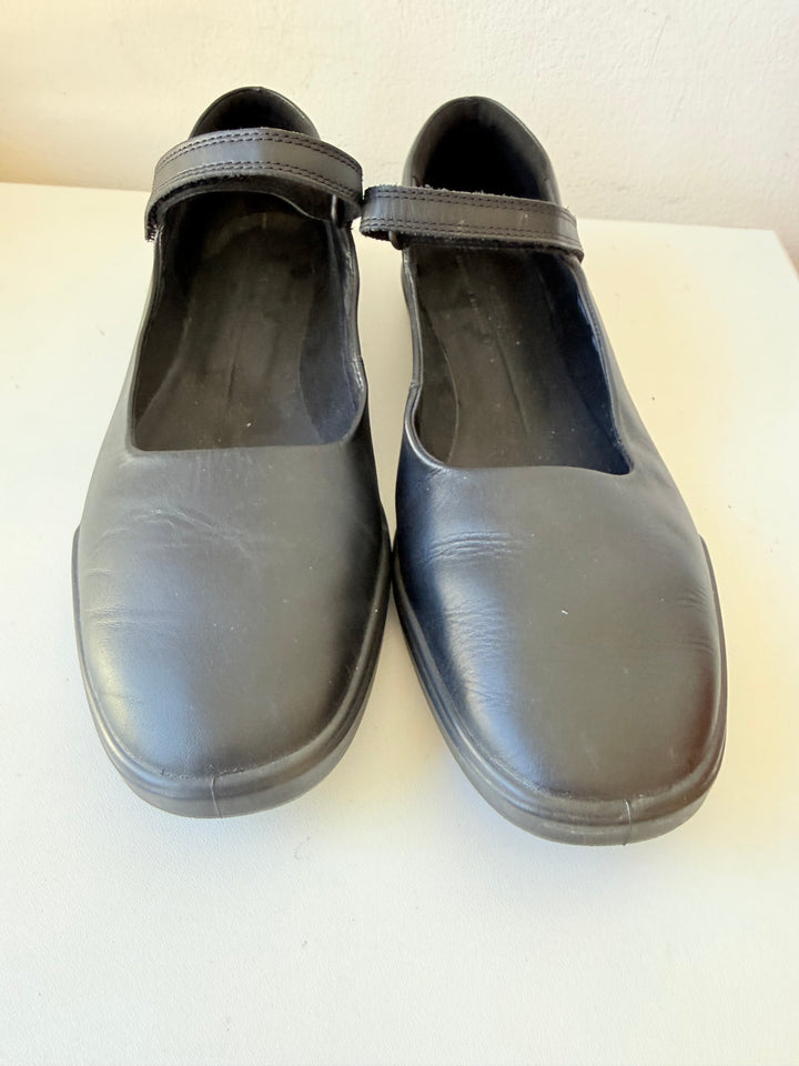 ECCO Simpil Mary Jane Black Leather Ballet Flats Size 10-10.5