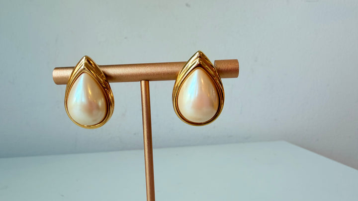 Vintage Pear Shaped Pearl Pierced Earrings