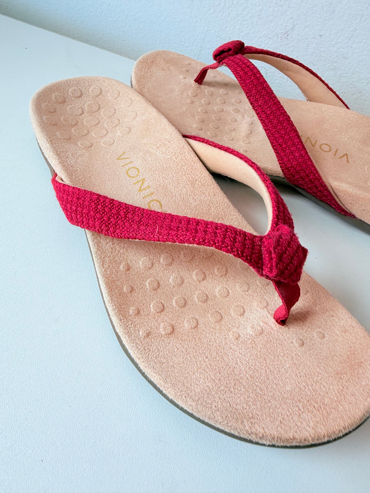 Vionic Mattie Thong Sandal In Red Size 8