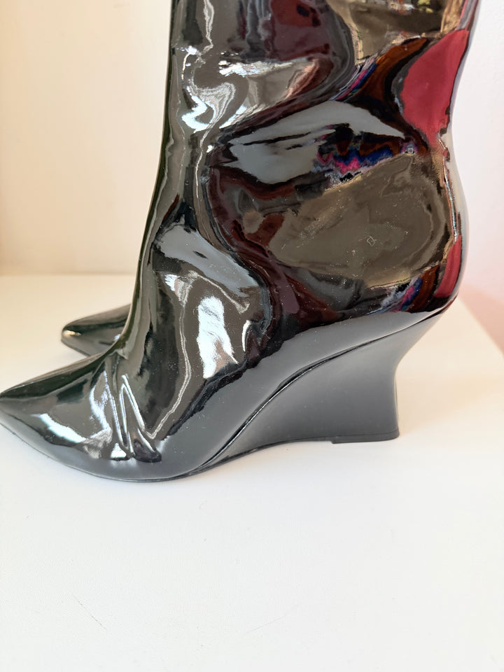 Black Suede Studio Lauren Pointed Toe Wedge Patent Booties Size 40.5 (USA 10)