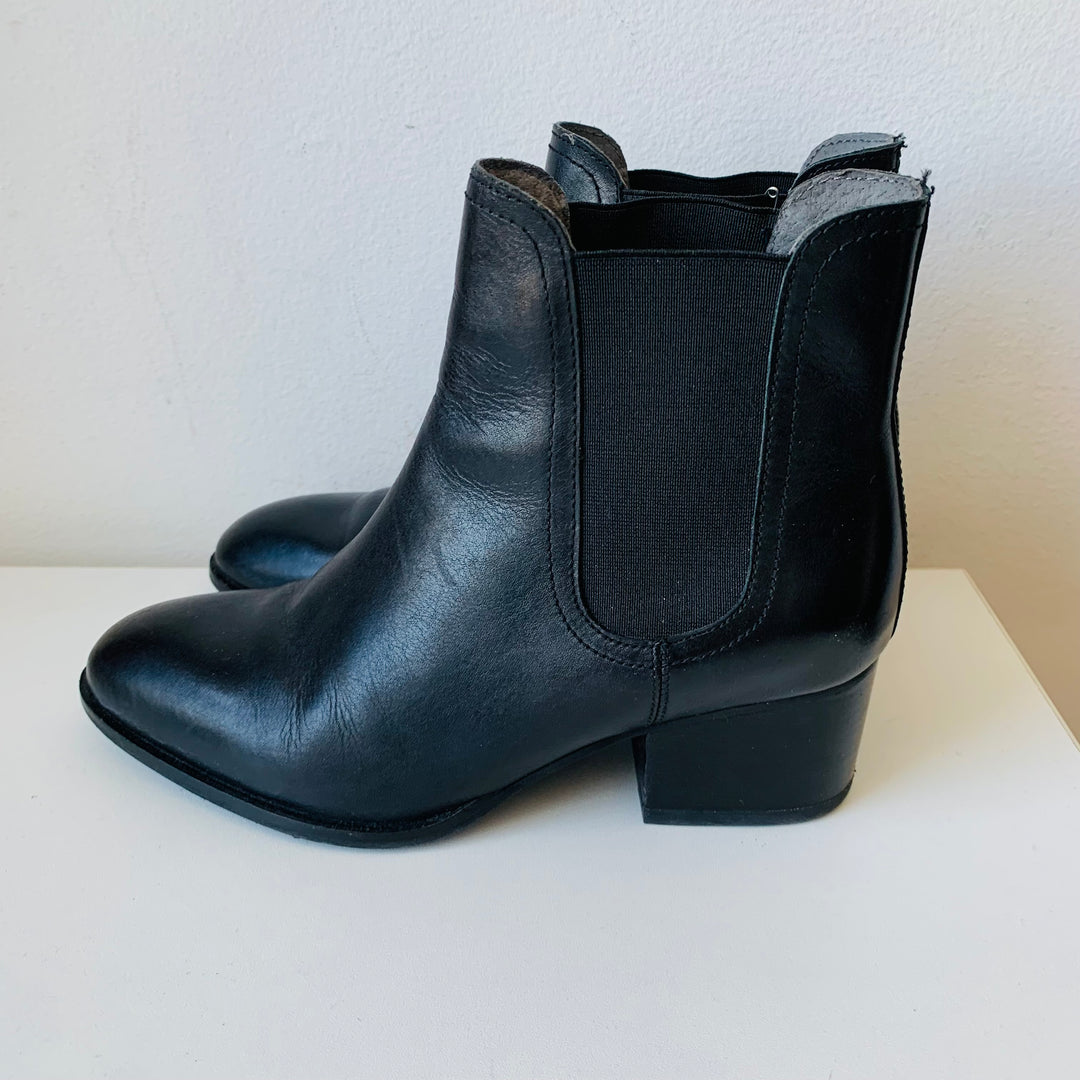 Seychelles Black Leather Slip On Boots Size 7