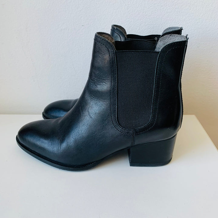 Seychelles Black Leather Slip On Boots Size 7