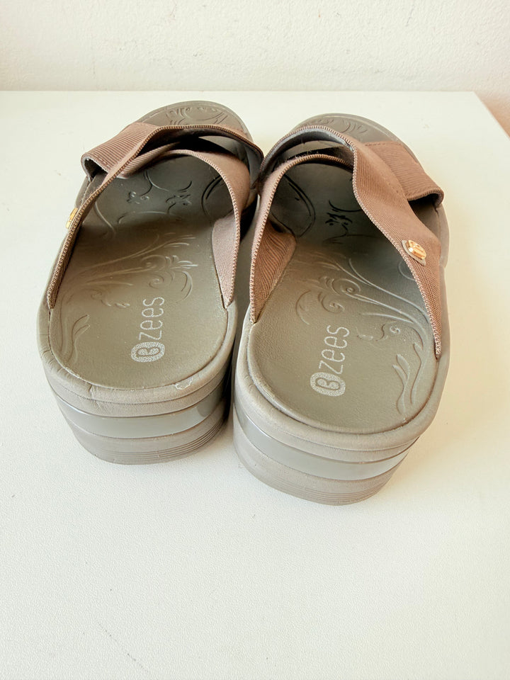 B Zees Grey/Light Brown Platform Slip on Sandals Size 6W