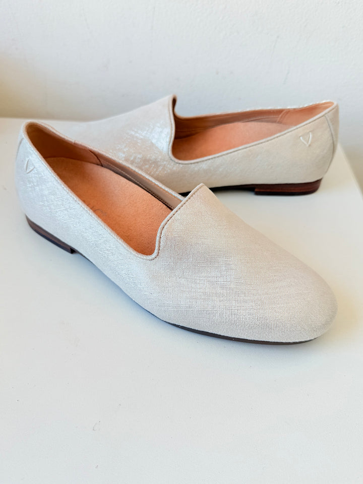 Vionic Willa II In Light Silver Shimmer Mettalic Size 6 Wide New