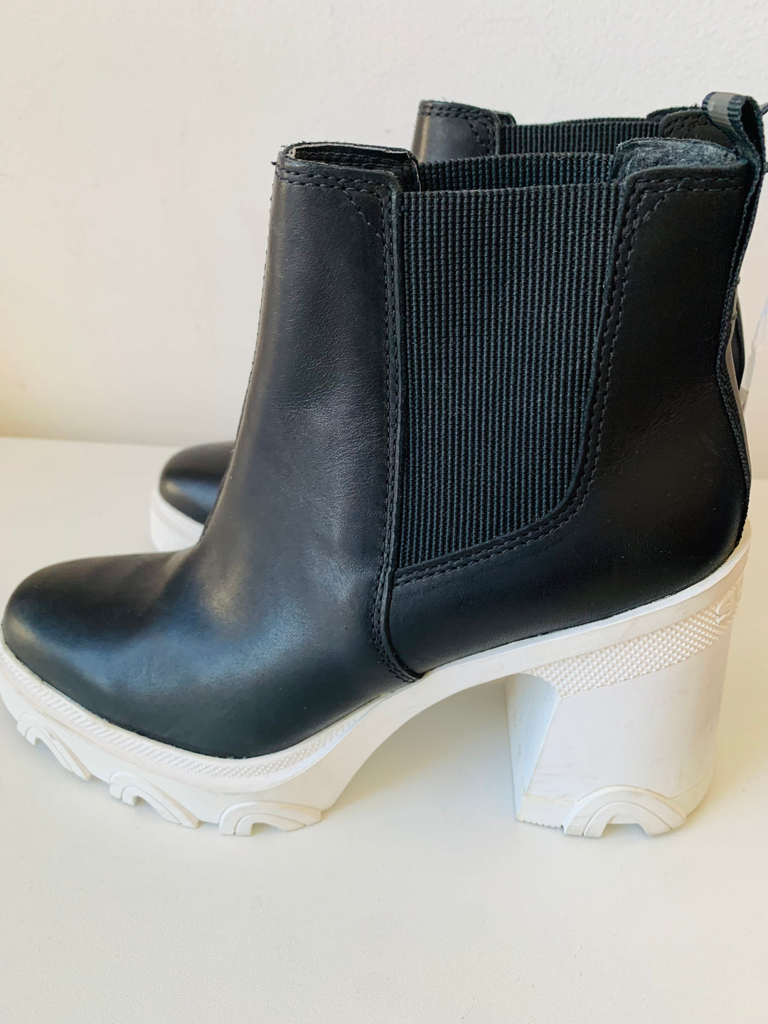 Sorel Brex Heel Chelsea Boots Size 6.5