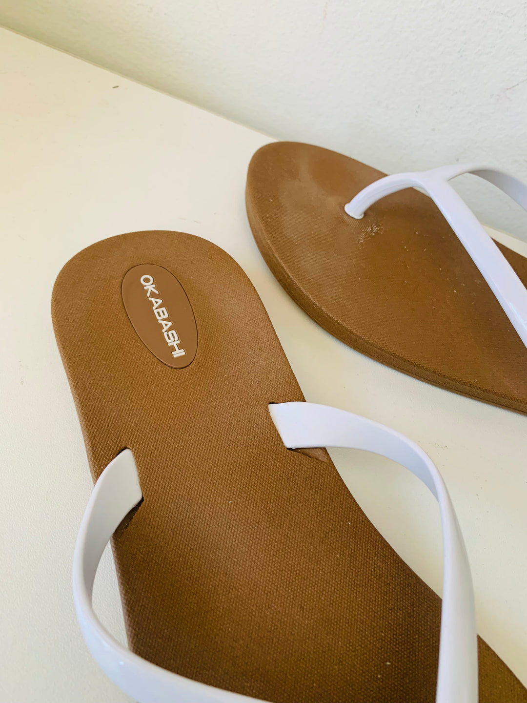 Okabashi White Flip Flops Size 7