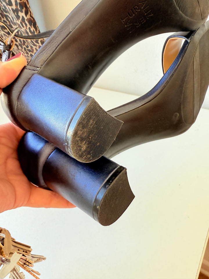 Naturalizer Blue Metallic Sandals Size 10