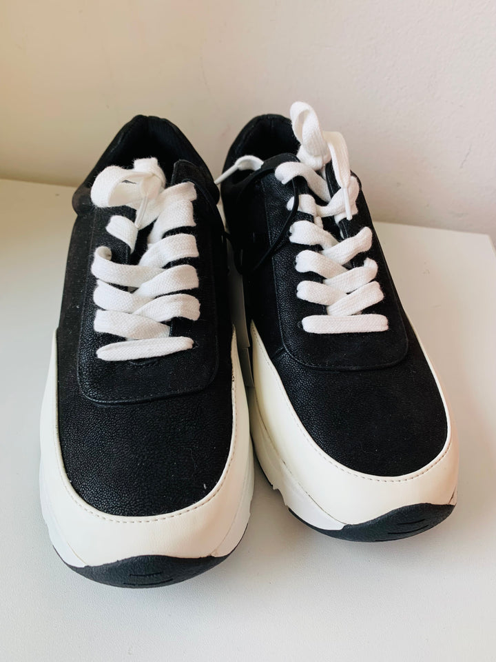 Loft NWT Black And White Chunky Sneakers Size 8
