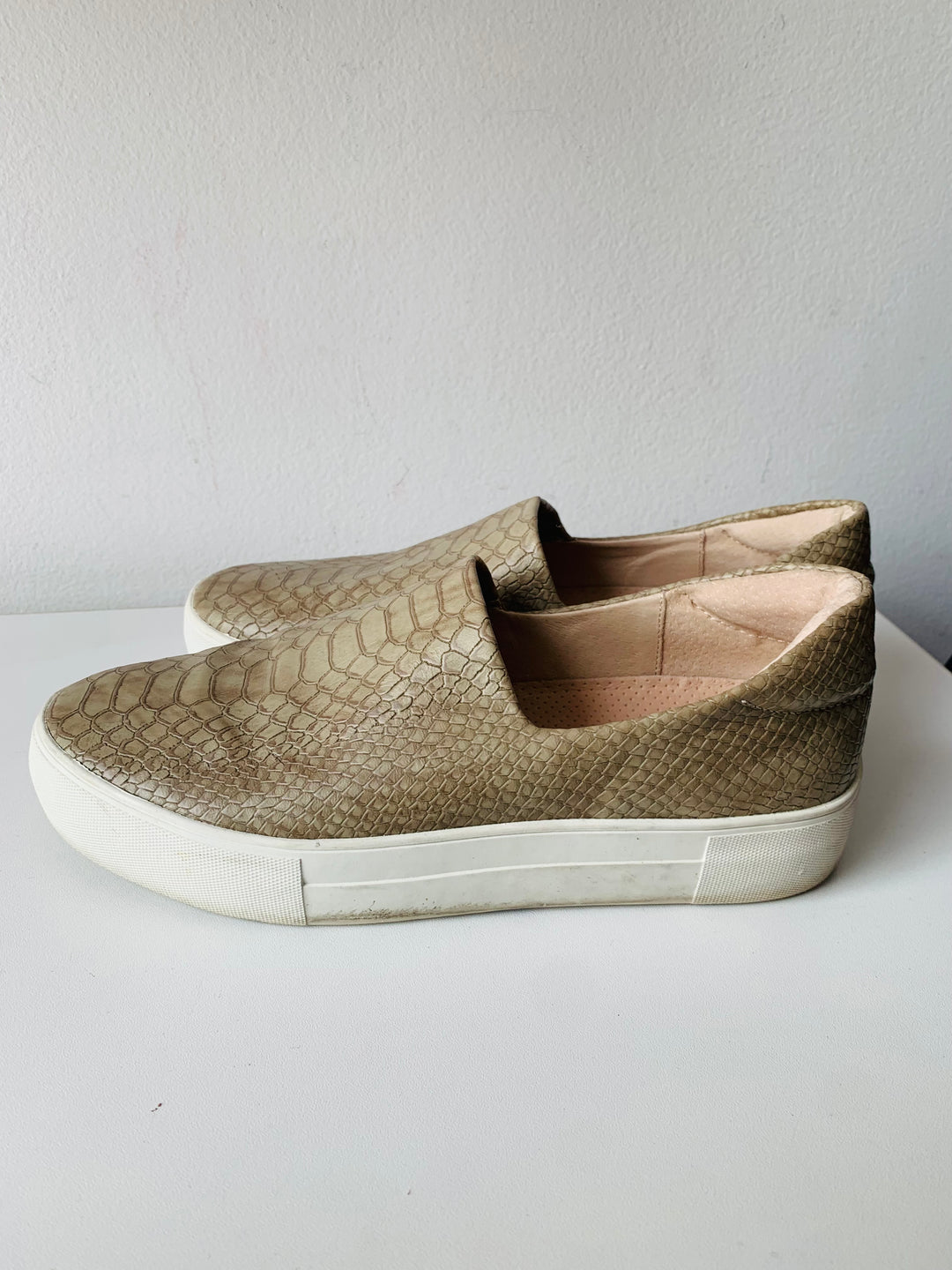 J Slides Ariana Slip On Snake Embossed Sneakers Size 7.5