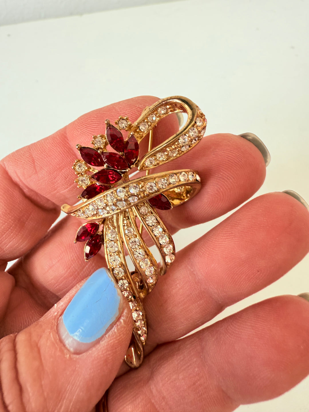 Vintage Gold Tone Rhinestone Red & Clear Brooch