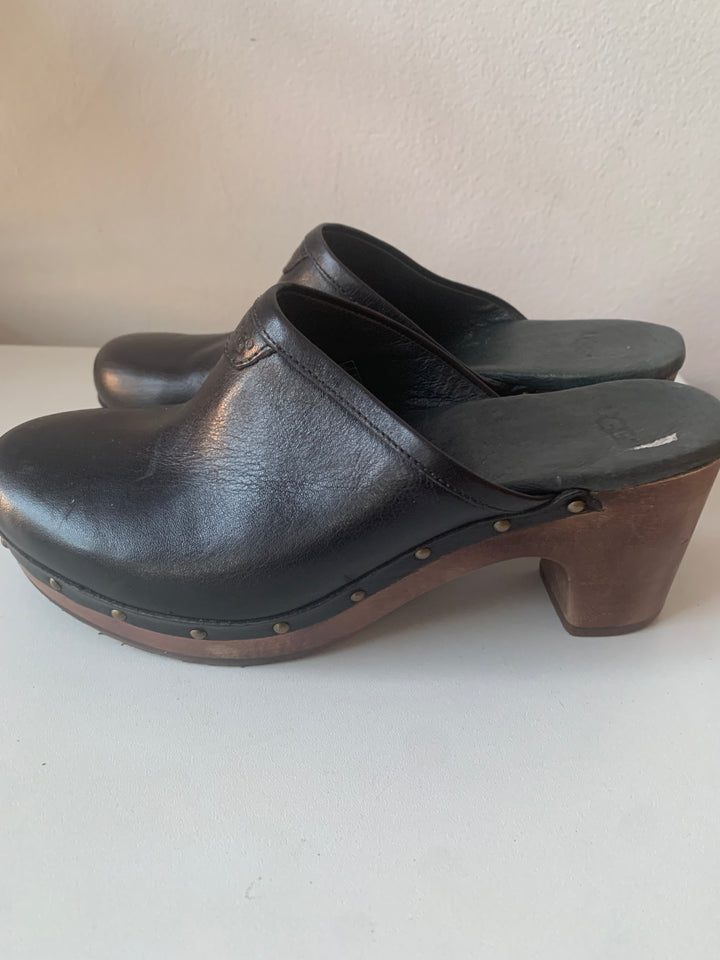 UGG Abbie 1951 Platform Studded Leather Clogs in Black Size 7