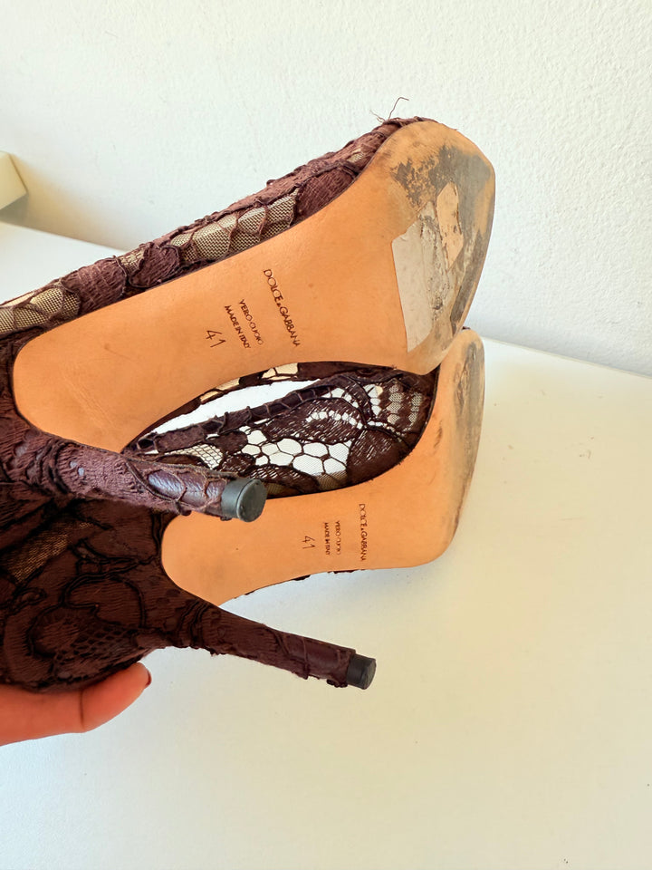 Dolce & Gabbana Taormina Burgundy Lace Pumps With Swarovski Crystal Brooch Detailing  Size 41