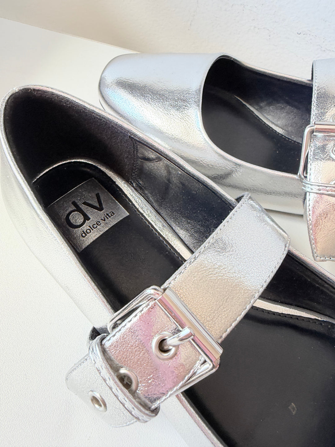 DV by Dolce Vita Millie Silver Mettalic Buckled Ballet Flats Size 7 New