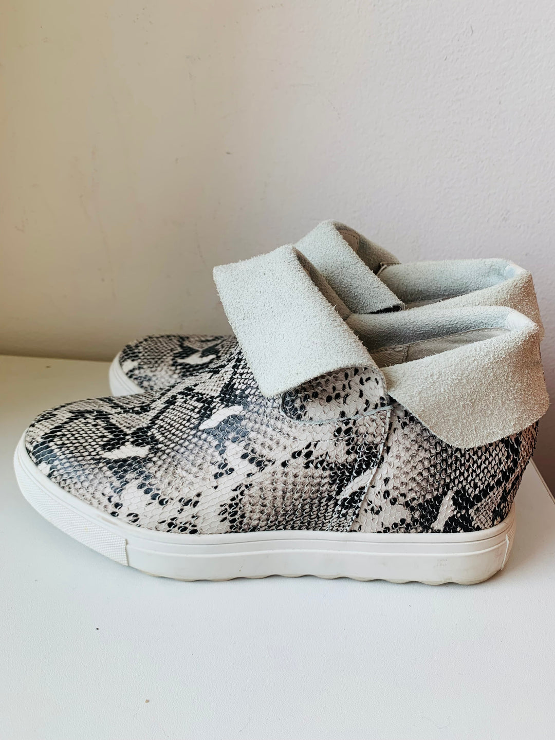 J/Slides Slip on Snake Print Sneaker Size 9