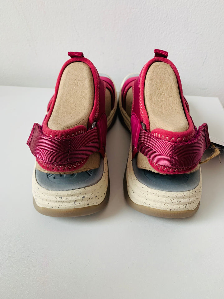 Bionica Niagra Magenta Sandal Size 7 New in Box