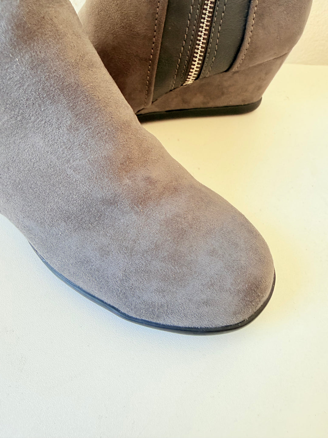 Aerosoles Allowance Gray Faux Suede Wedge Boots Size 6