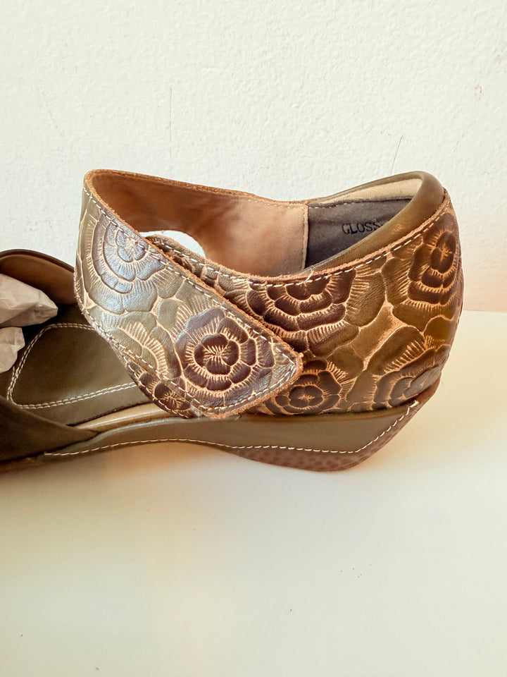 L’Artiste By Spring Step Gloss Pansy Embellised Floral Strap Mary Jane Shoes Size 41 In Olive