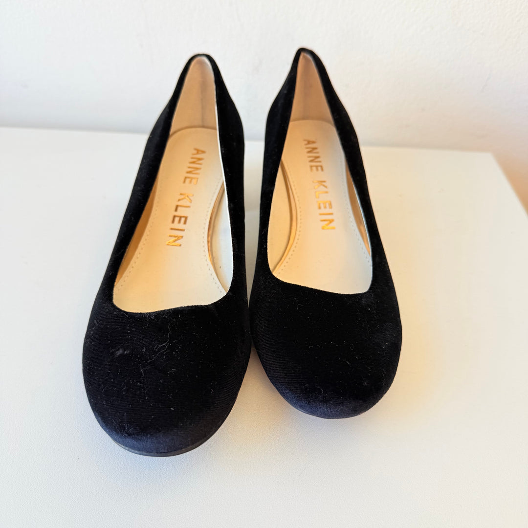 Anne Klein Haeyden Black Velvet Rhinestone Embelished Block Heel Pumps Size 6.5