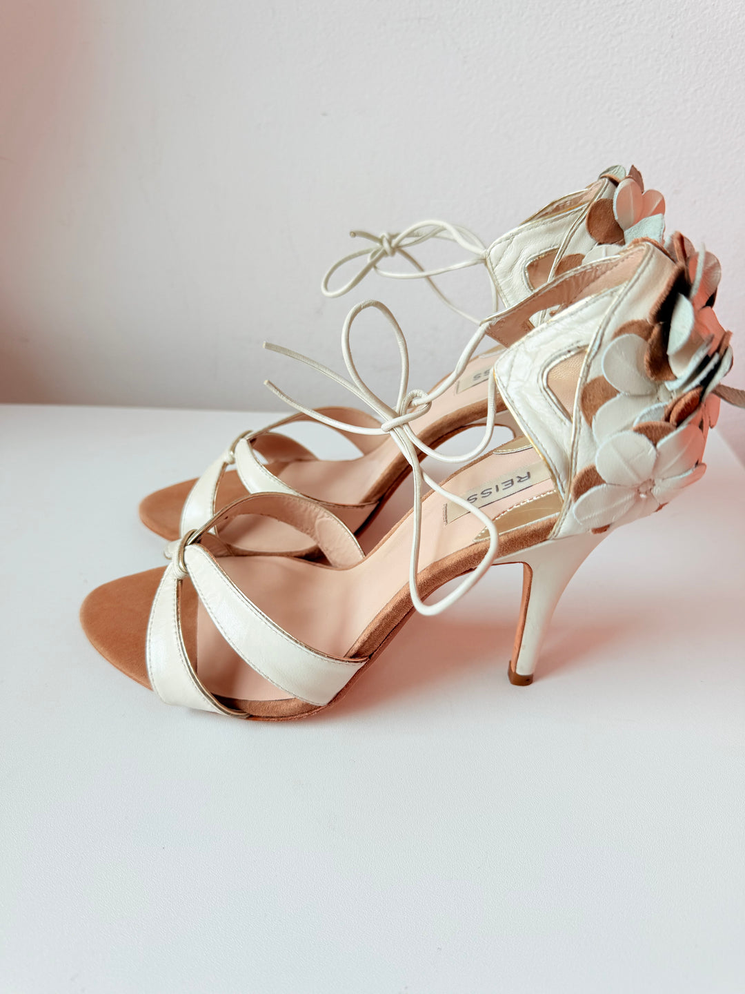 Reiss Emile Winter White Leather Floral Sandals Size 40 US 9.5