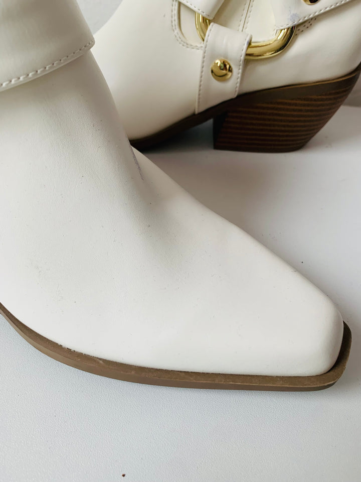 GBG Los Angeles White Vegan Ankle Cowboy Boots Size 6.5