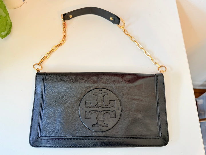 Tory Burch Bombe Reva Clutch Hanbag In Black Textured Leather