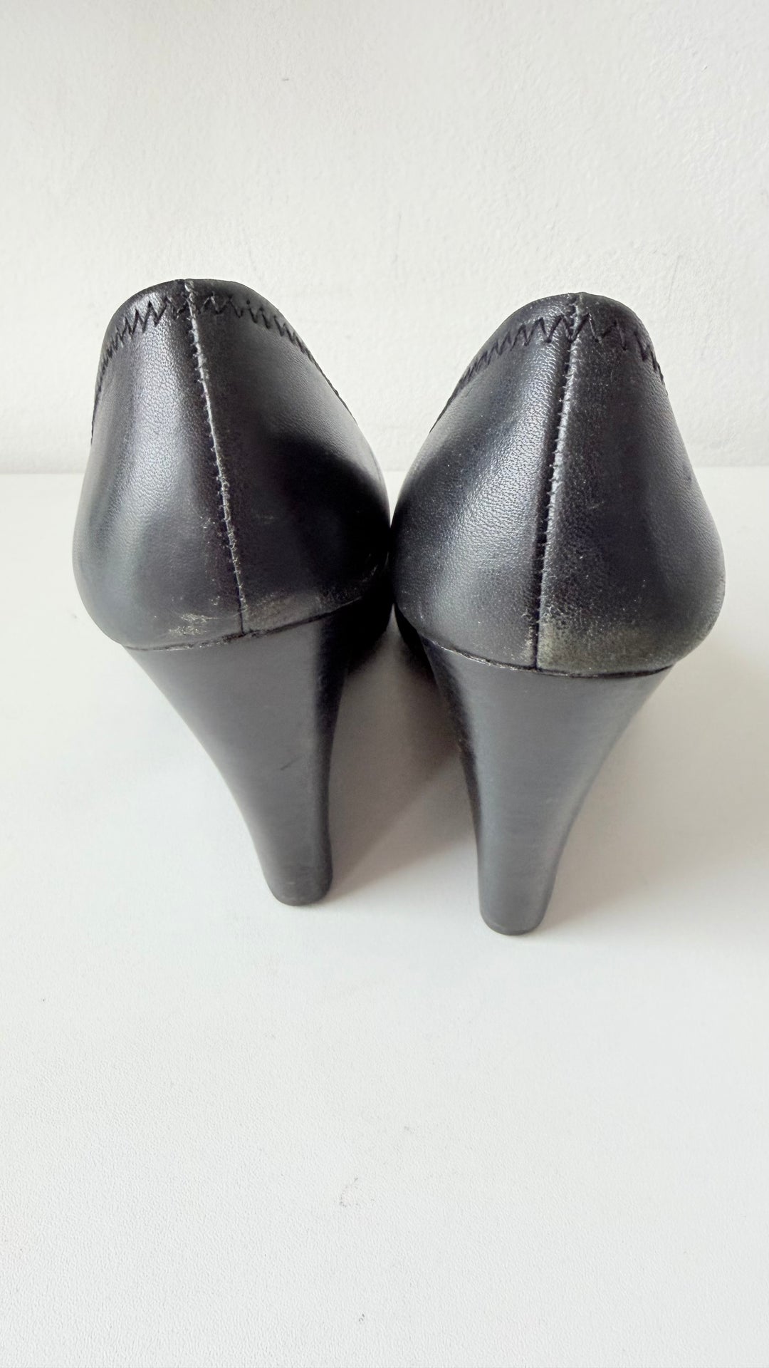 Tory Burch Sophie Black Leather Wedge Pumps Size 8.5