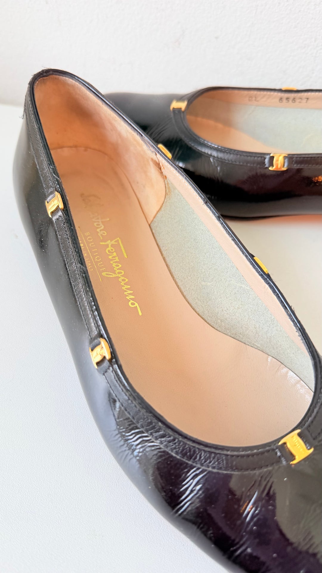 Salvatore Ferragamo Boutique Black Patent Leather Gold Detailed Ballet Flats Size 10 Women’s