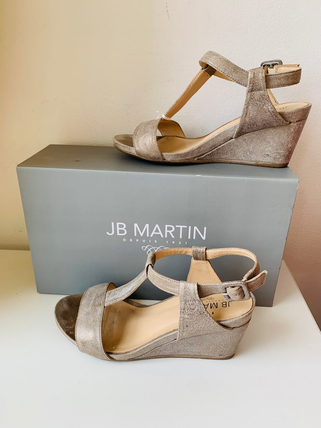 J.B. Martin Narnia Summer Bronze Metallic Suede Sandals Size 37