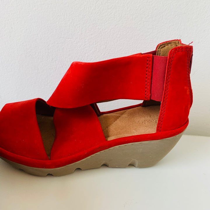 Clark’s Women’s Clarene Glamour Red Suede Wedge Sandal Size 6.5 NEW