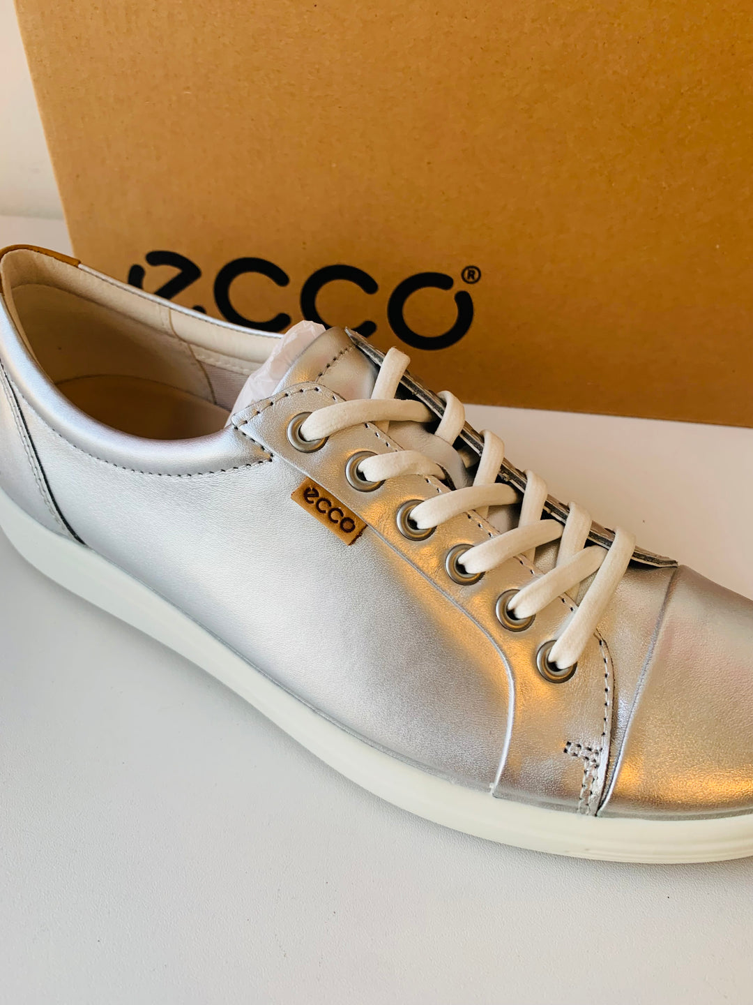 Ecco Super Soft Leather Silver Metallic Lace Up Sneakers NIB Size 41 (US size 10-10.5)