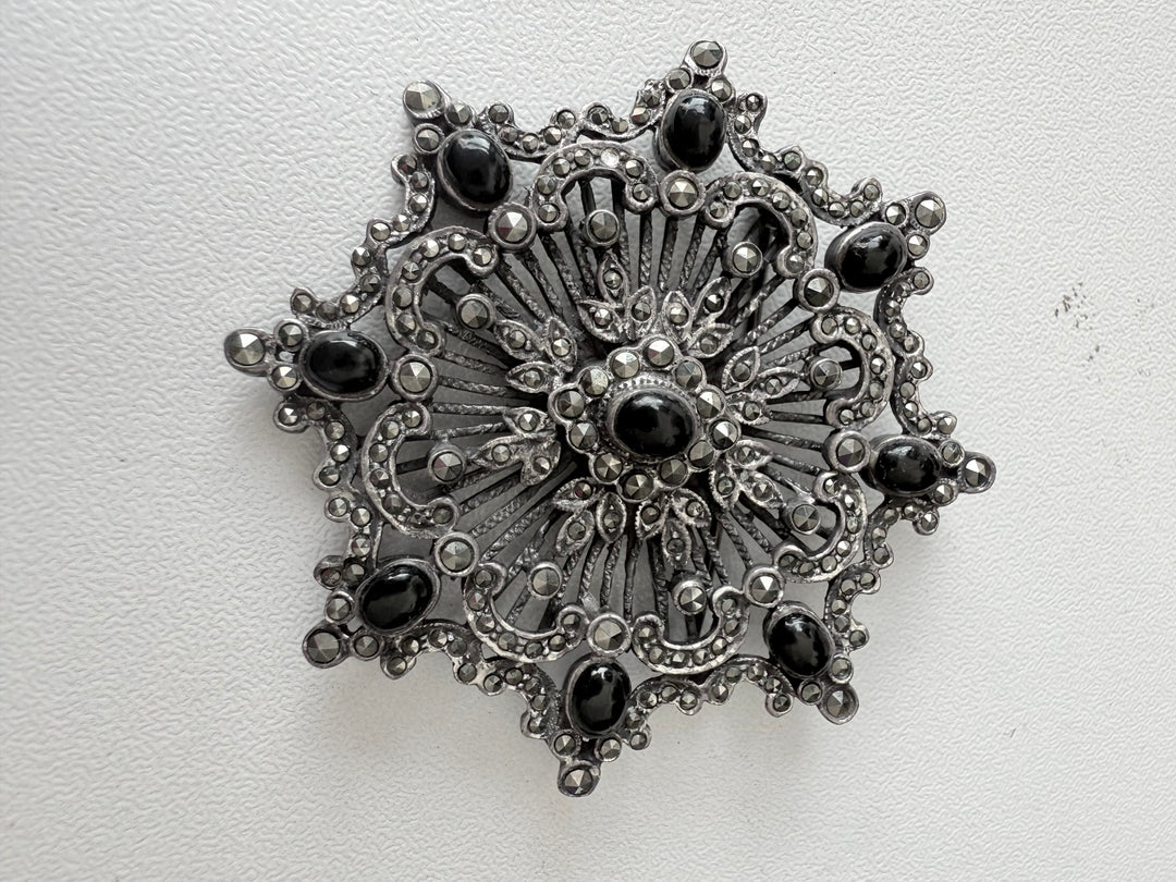 Vintage Rhinestone in Silver Brooch