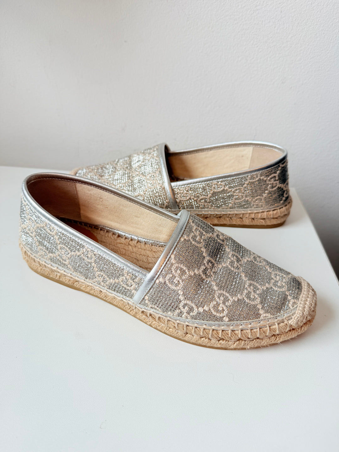Gucci Heritage GG Lame Napa Silk Silver Monogram Espadrille Size 39