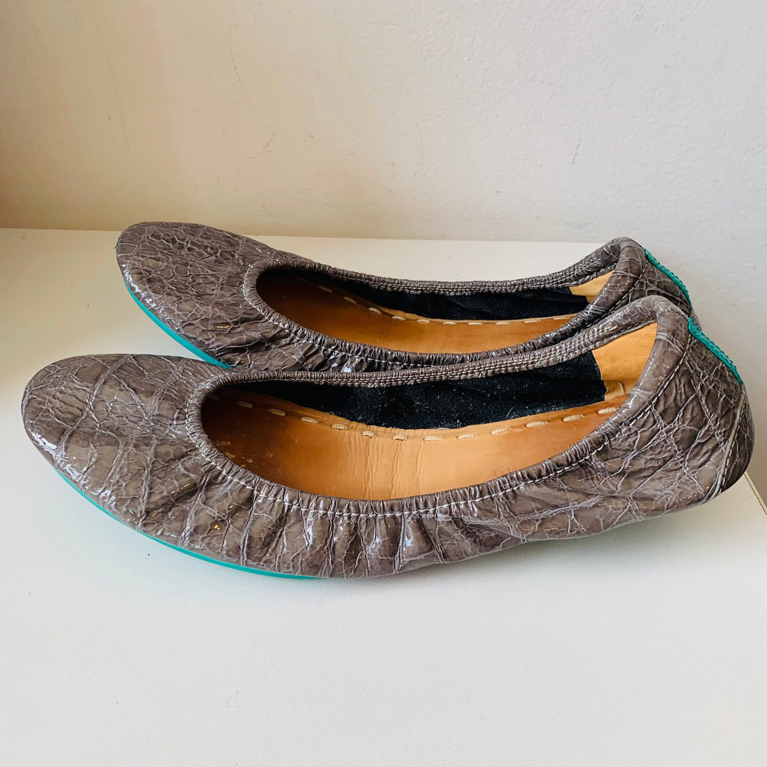 TIEKS Grey Patent Croc Embossed Foldable Ballet Flats Size 10