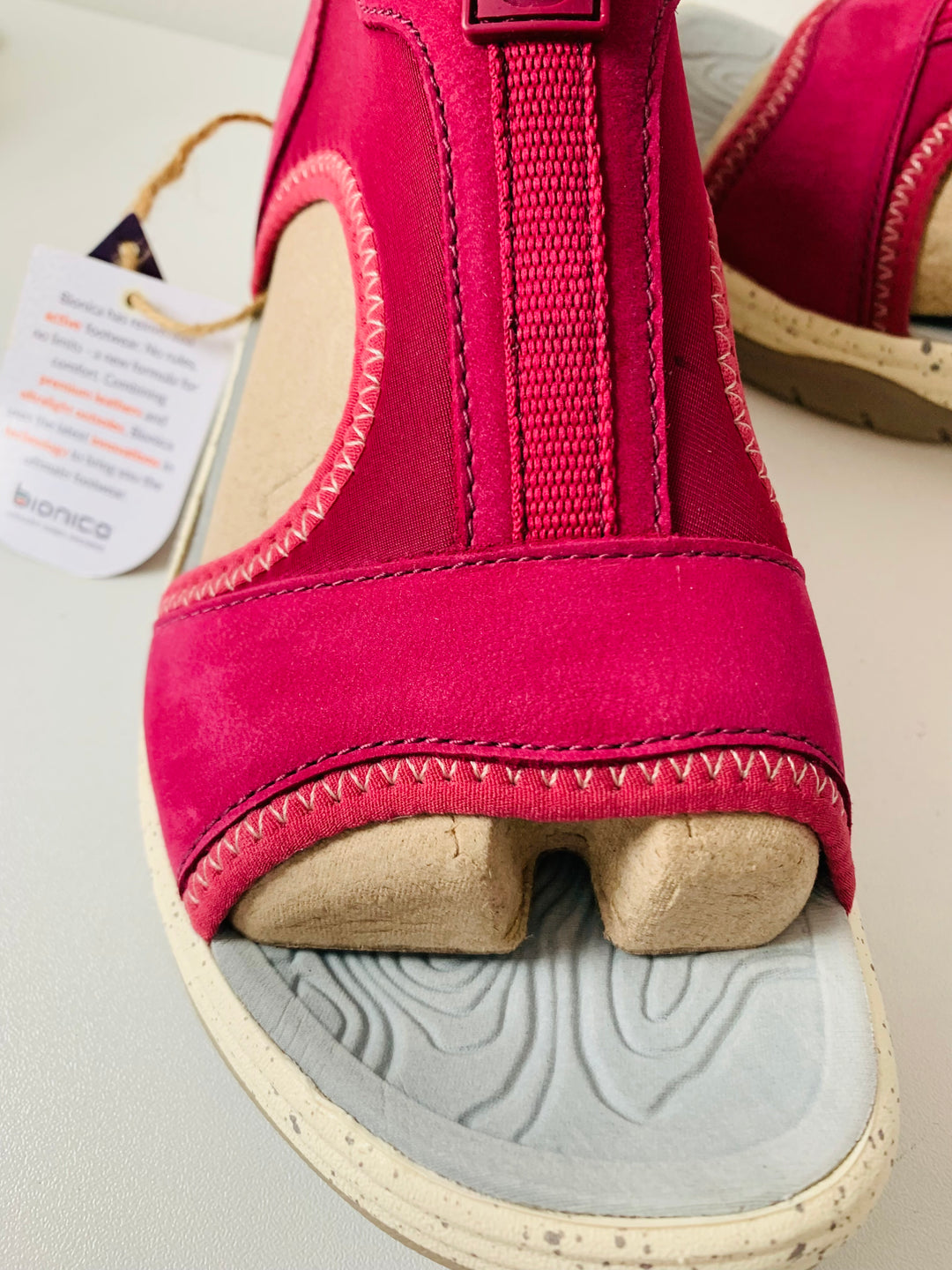 Bionica Niagra Magenta Sandal Size 7 New in Box