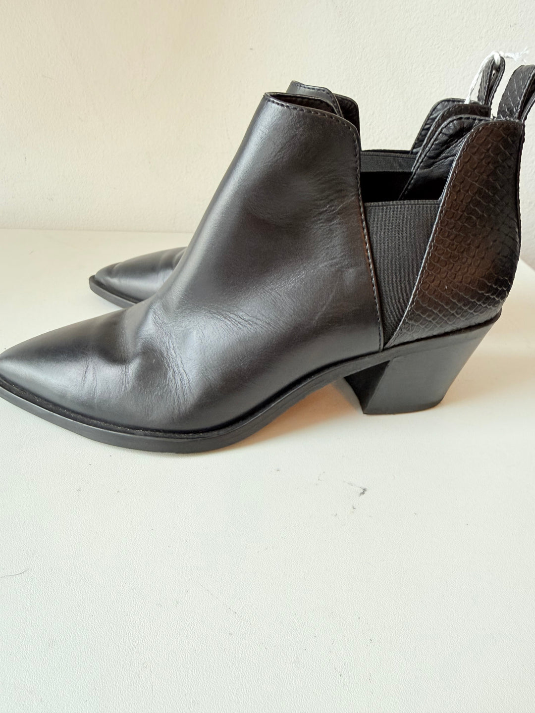 Dolce Vita Sonni Black Leather Ankle Boots Size 7