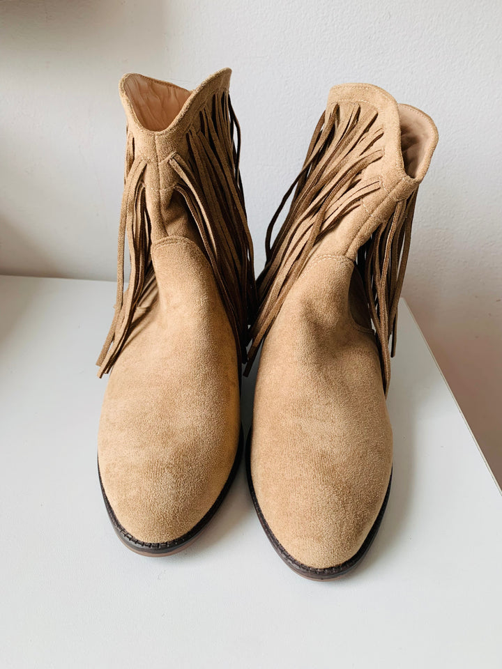 Wild Diva Light Brown Suede Fringe Boots Size 9