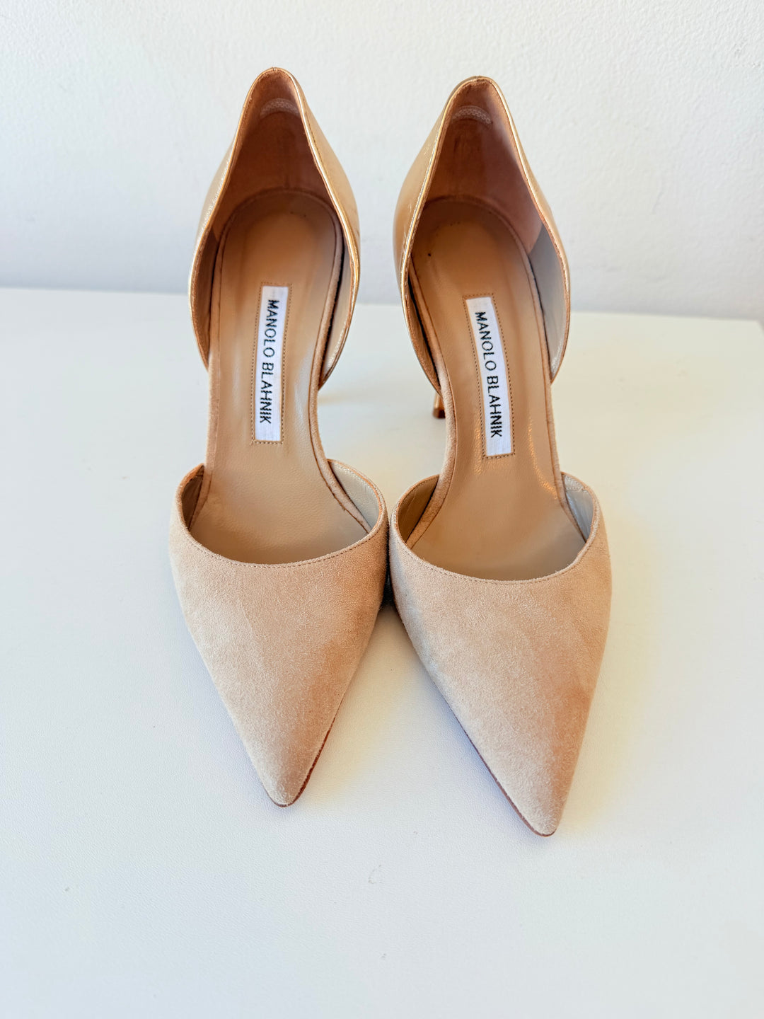 Manolo Blahnik Two Toned Tan Suede Gold Metallic D’Orsay Stilleto Pointed Toe Pumps Size 37
