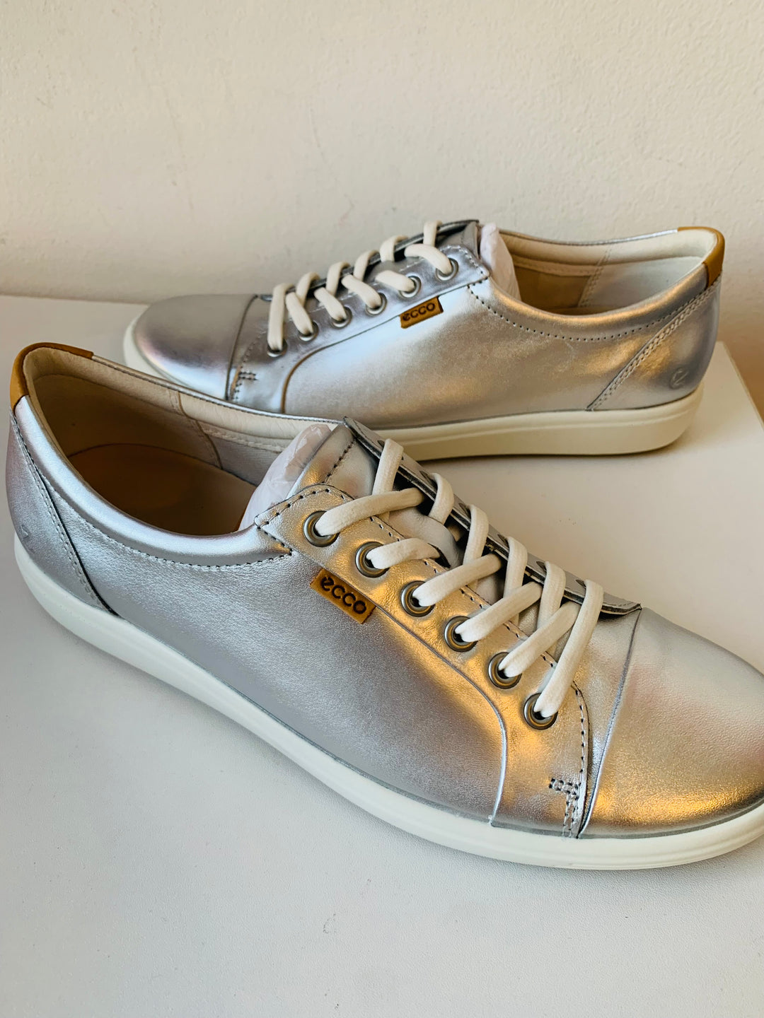 Ecco Super Soft Leather Silver Metallic Lace Up Sneakers NIB Size 41 (US size 10-10.5)