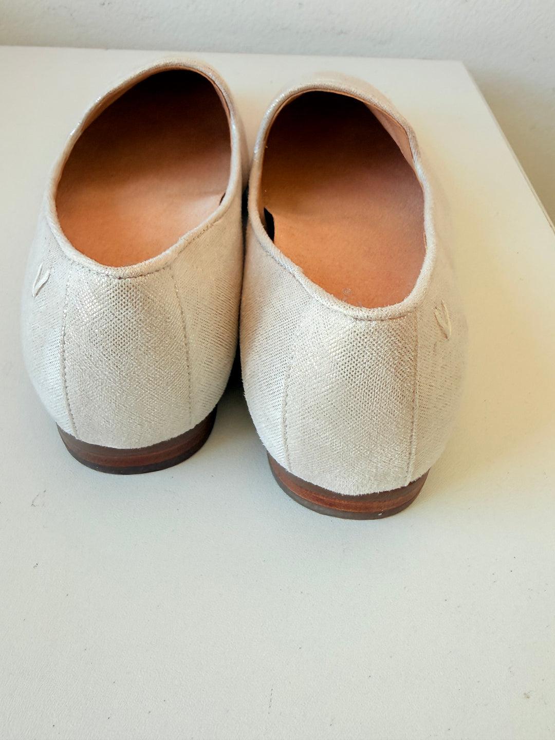 Vionic Willa II In Light Silver Shimmer Mettalic Size 6 Wide New