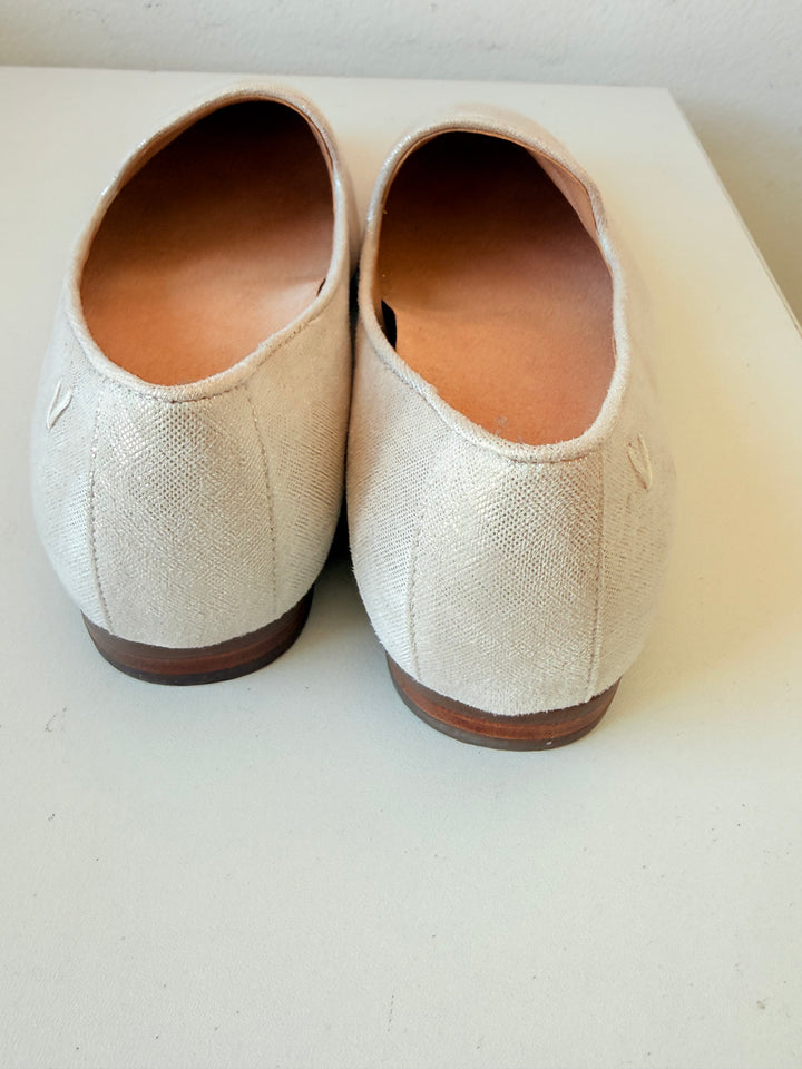 Vionic Willa II In Light Silver Shimmer Mettalic Size 6 Wide New