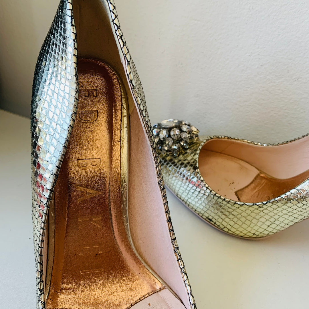 Ted Baker Elannam Crystal Embellished Pump In Gold Metallic Snakeskin Size 7.5