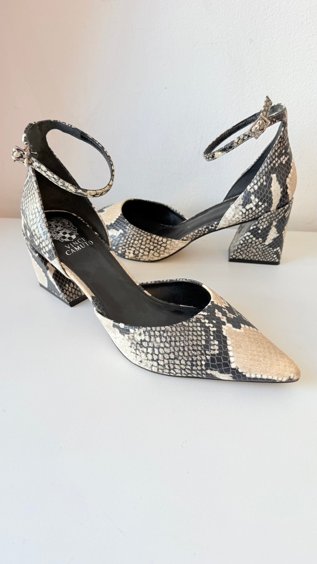 Vince Camuto Sorenn Pointed Toe Snake Pribt Pumps Size 10