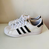 Adidas Superstar White Lace up Sneakers Men’s Size 6, Fits A Women’s 8